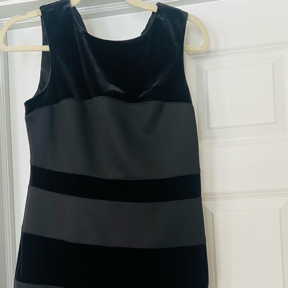 Tommy Hilfiger size 8 little black dress with velvet stripes - Picture 7 of 8